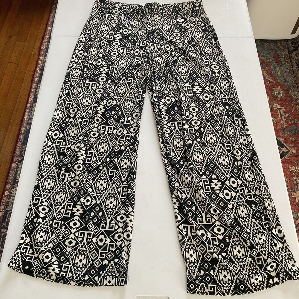 New Directions Pull On Pants Large Black & White Aztec Wide Legs Relaxed Casual